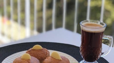 Bolinho de coco queimado sem glúten