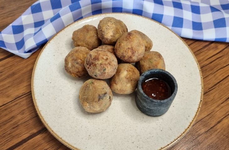 Bolinho de costela com queijo