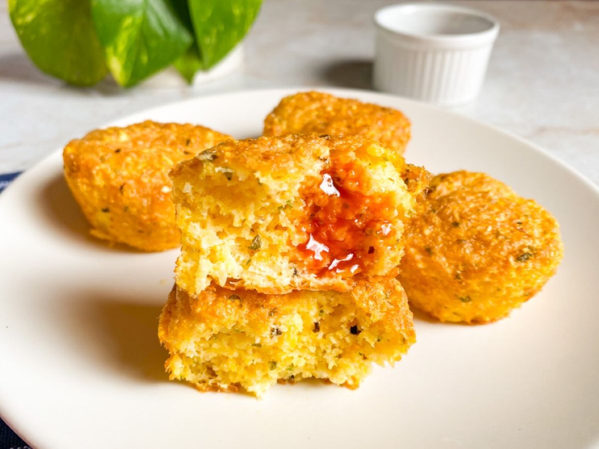 Bolinho de cuscuz assado