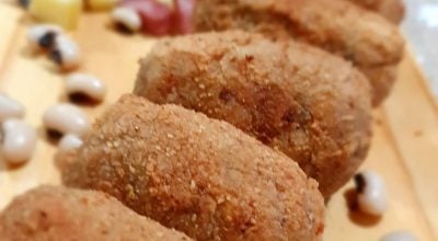 Bolinho de feijão fradinho com calabresa