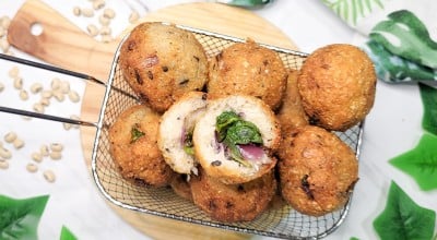 Bolinho de feijão fradinho com ora-pro-nóbis