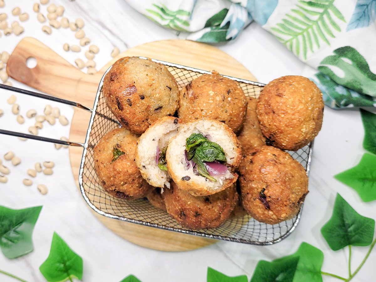 Bolinho de feijão fradinho com ora-pro-nóbis