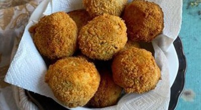 Bolinho de feijão-fradinho e queijo