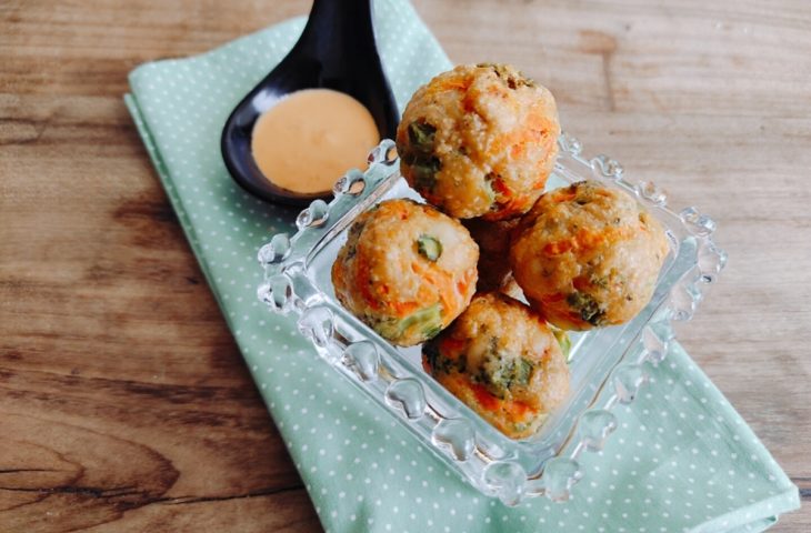 Bolinho de frango com legumes