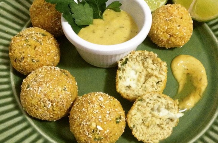 Bolinho de frango e couve-flor