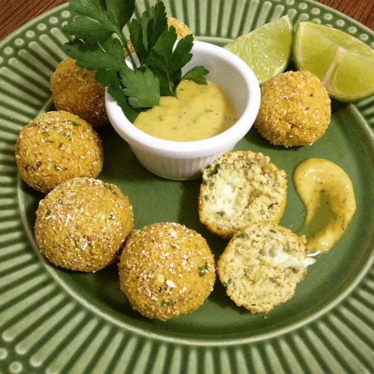 Bolinho de frango e couve-flor