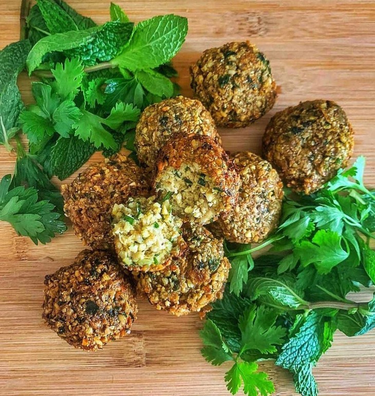 Bolinho de grão-de-bico e hortelã