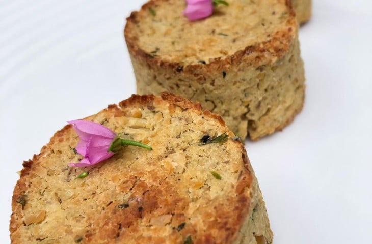 Bolinho de grão-de-bico e sardinha