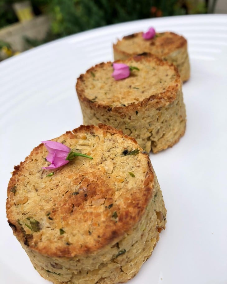 Bolinho de grão-de-bico e sardinha