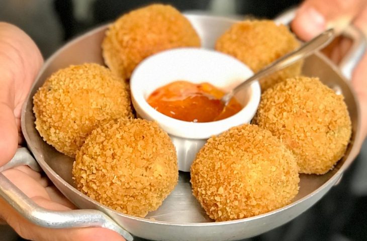 Bolinho de linguiça toscana