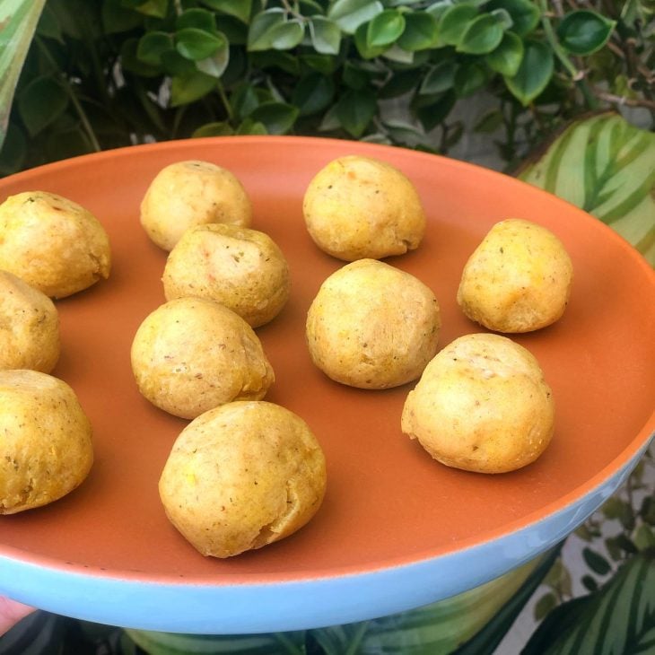 Bolinho de mandioca assado