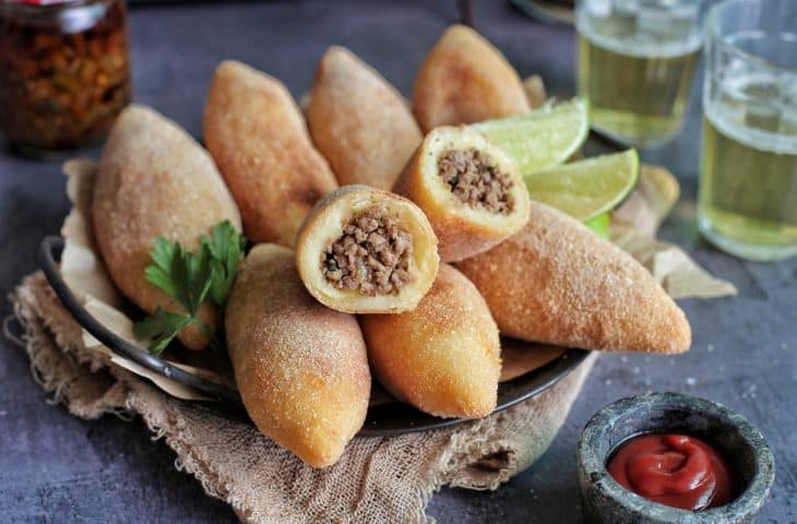 Bolinho de mandioca com carne