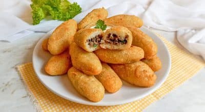 Bolinho de mandioca com carne moída