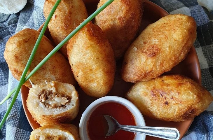 Bolinho de mandioca com carne moída