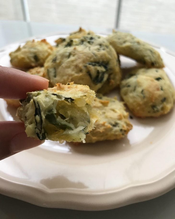 Bolinho de mandioca com espinafre