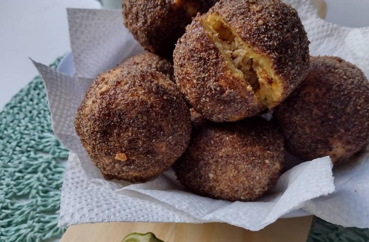 Bolinho de mandioca com frango fit