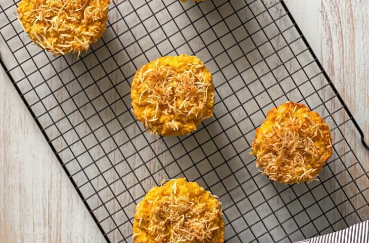 Bolinho de milho com amêndoas e coco