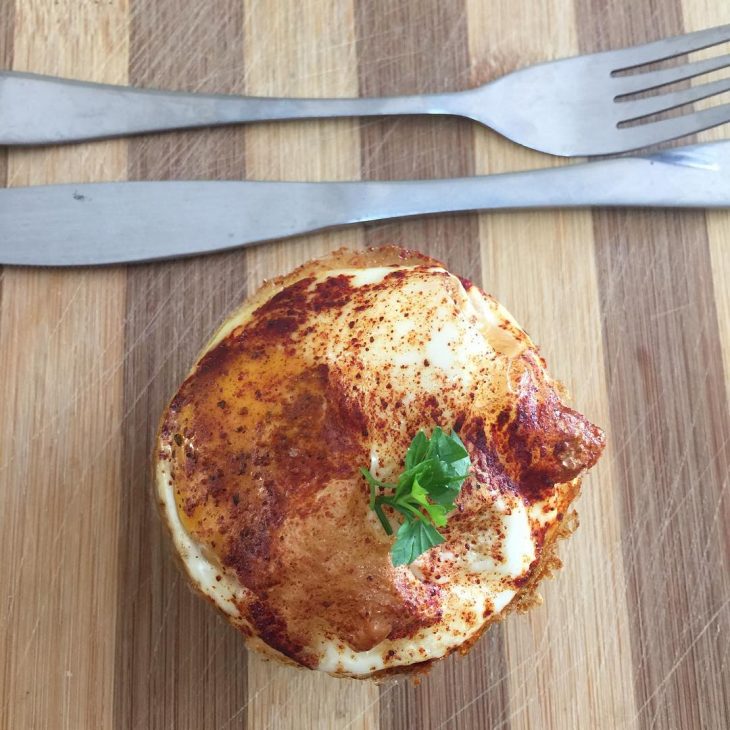 Bolinho de ovo com sardinha e açafrão