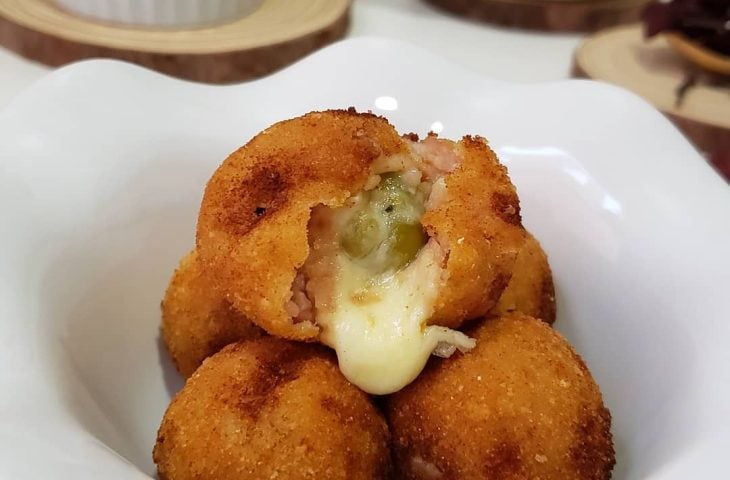 Bolinho de presunto recheado