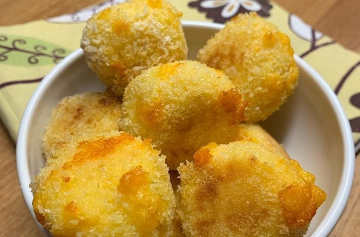 Bolinho de queijo cheddar