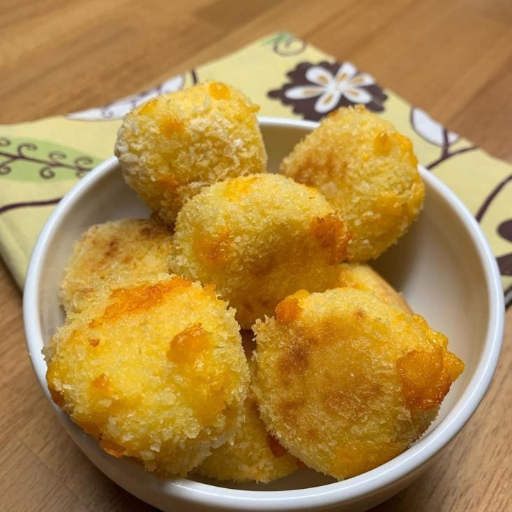 Bolinho de queijo cheddar