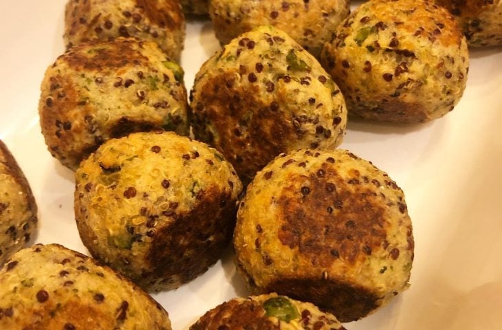 Bolinho de quinoa com ervilha