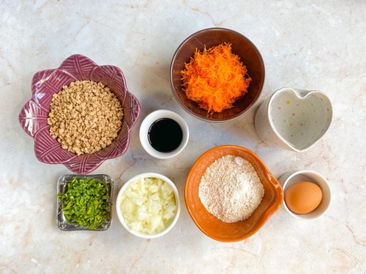 Uma bancada com os ingredientes.
