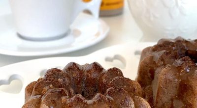 Bolinho low carb com cobertura de Whey Protein