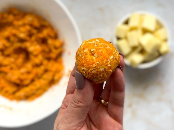 Um bolinho de abóbora cru.