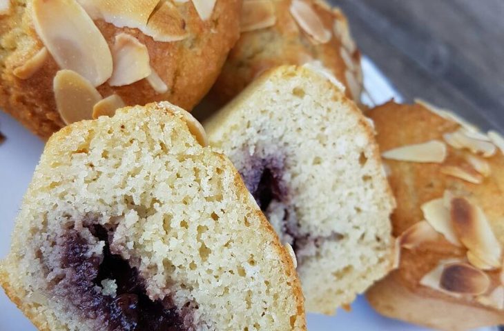 Bolinhos de amêndoas com geleia