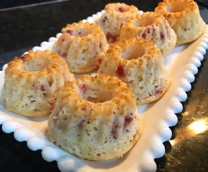 Bolinhos de iogurte com morango e cranberry