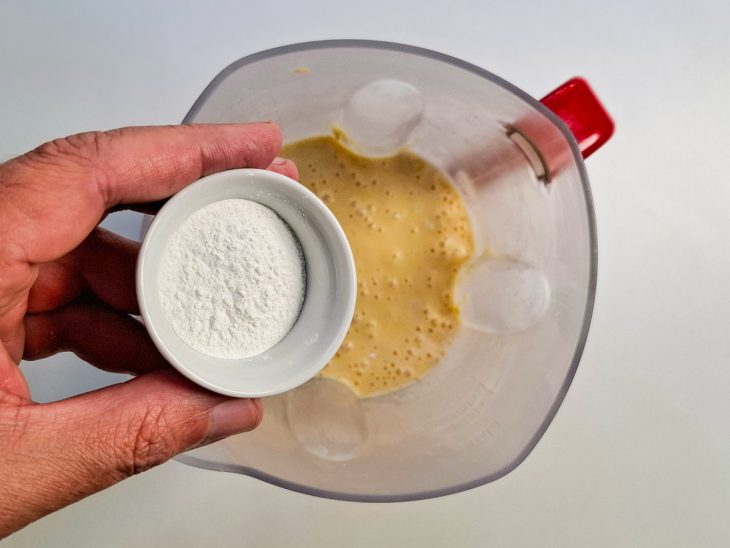 Fermento adicionado no copo do liquidificador.