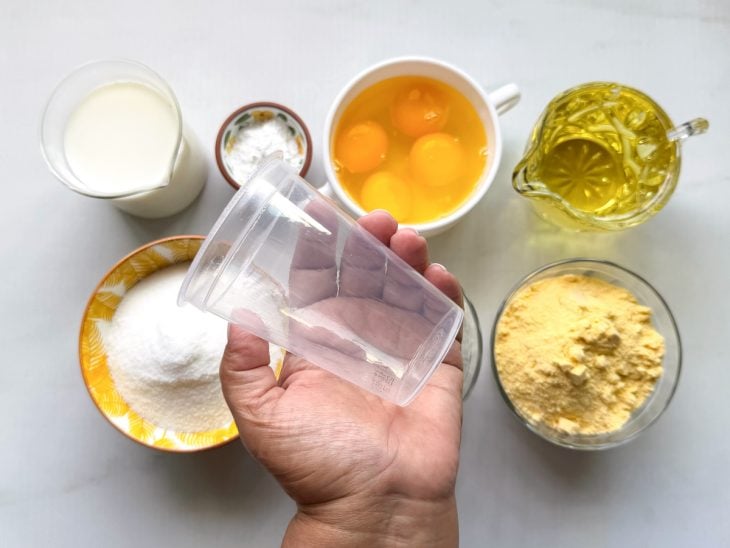 Ingredientes reunidos na bancada.