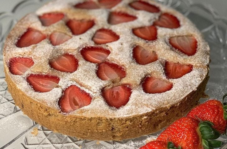 Bolo amanteigado de morango