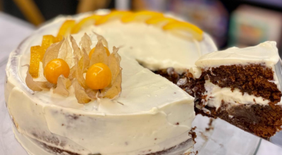 Bolo brownie com laranja