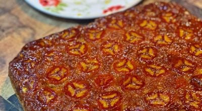 Bolo caramelizado de banana