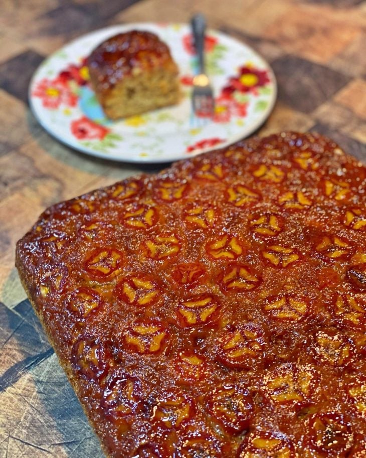 Bolo caramelizado de banana