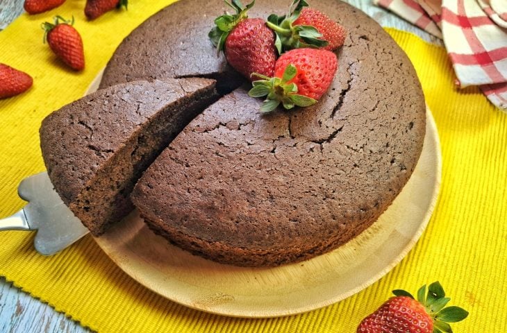 Bolo chiffon de chocolate