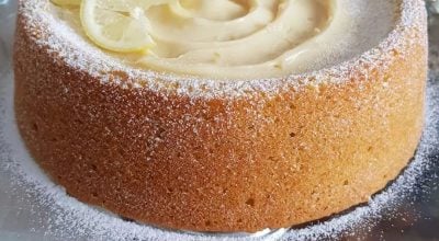 Bolo com cobertura de brigadeiro de limão siciliano