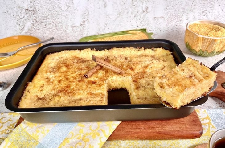 Bolo cremoso de flocão e coco