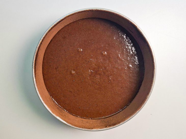 Massa de chocolate homogênea pronta para ir à forma.