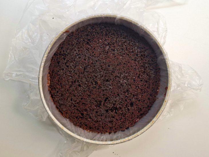 Última camada de bolo e recheio.