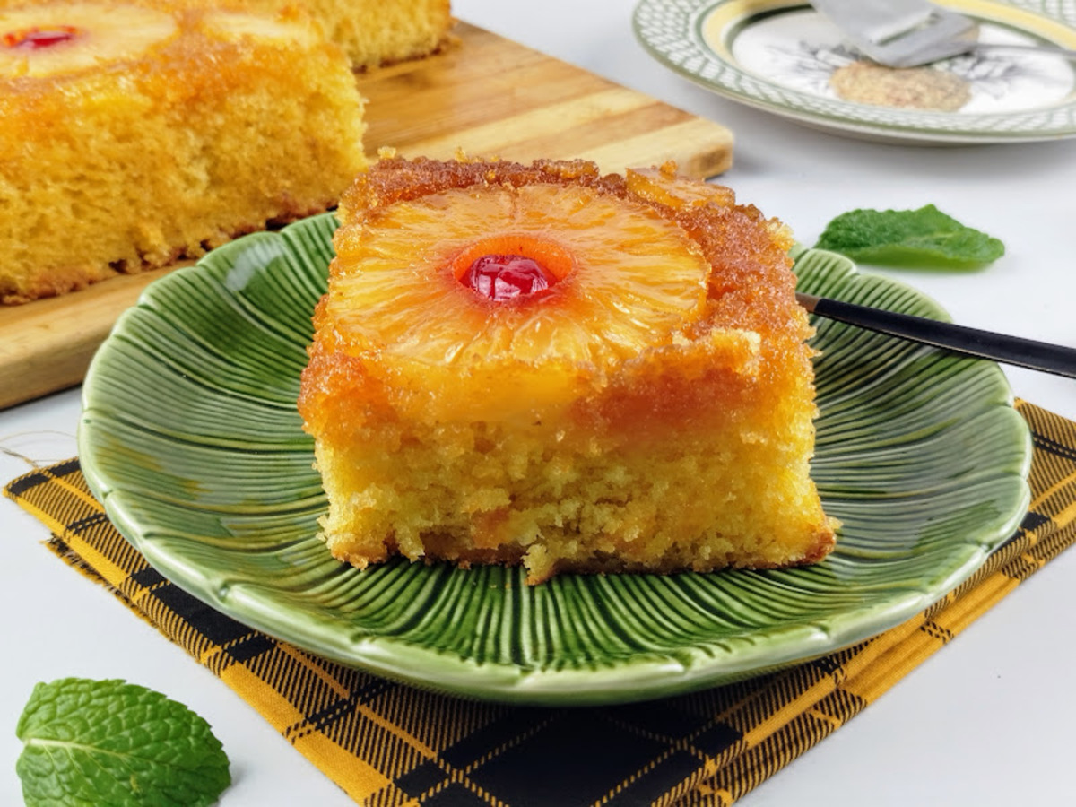 Bolo de abacaxi caramelizado