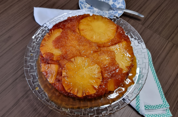 Bolo de abacaxi invertido
