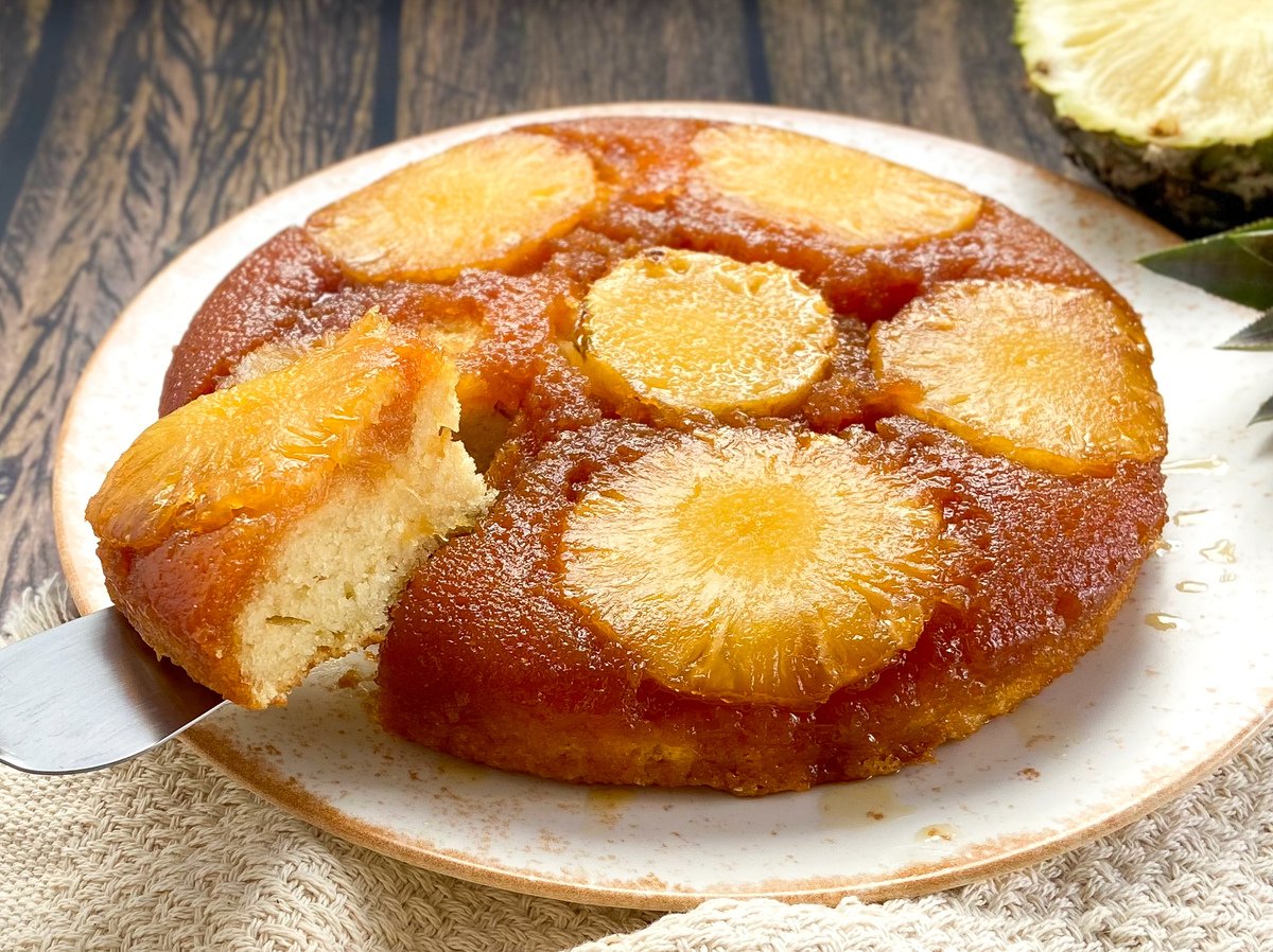 Bolo de abacaxi caramelizado