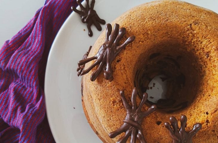 Bolo de abóbora e chocolate de Halloween