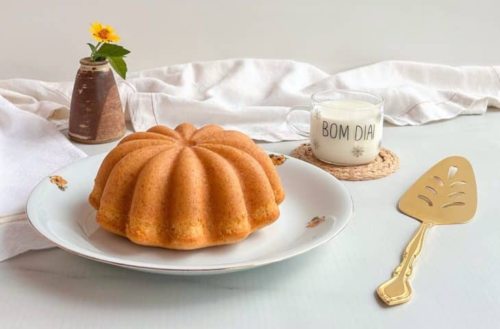 Bolo na air fryer fácil e rápido