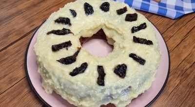 Bolo de ameixa com beijinho