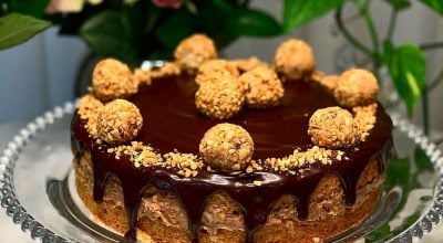 Bolo de amendoim confeitado