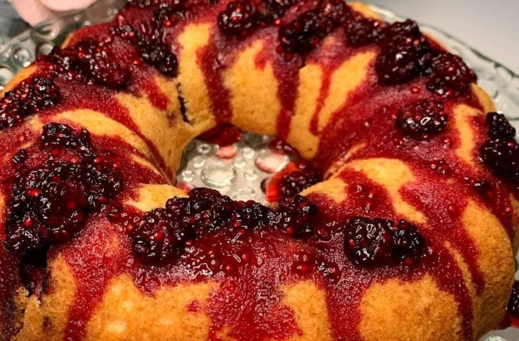 Bolo de amoras